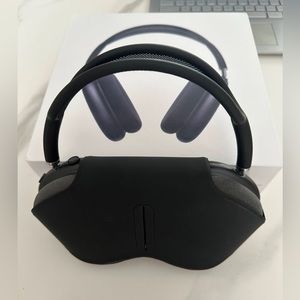AirPod Max with Smart Case SEALED